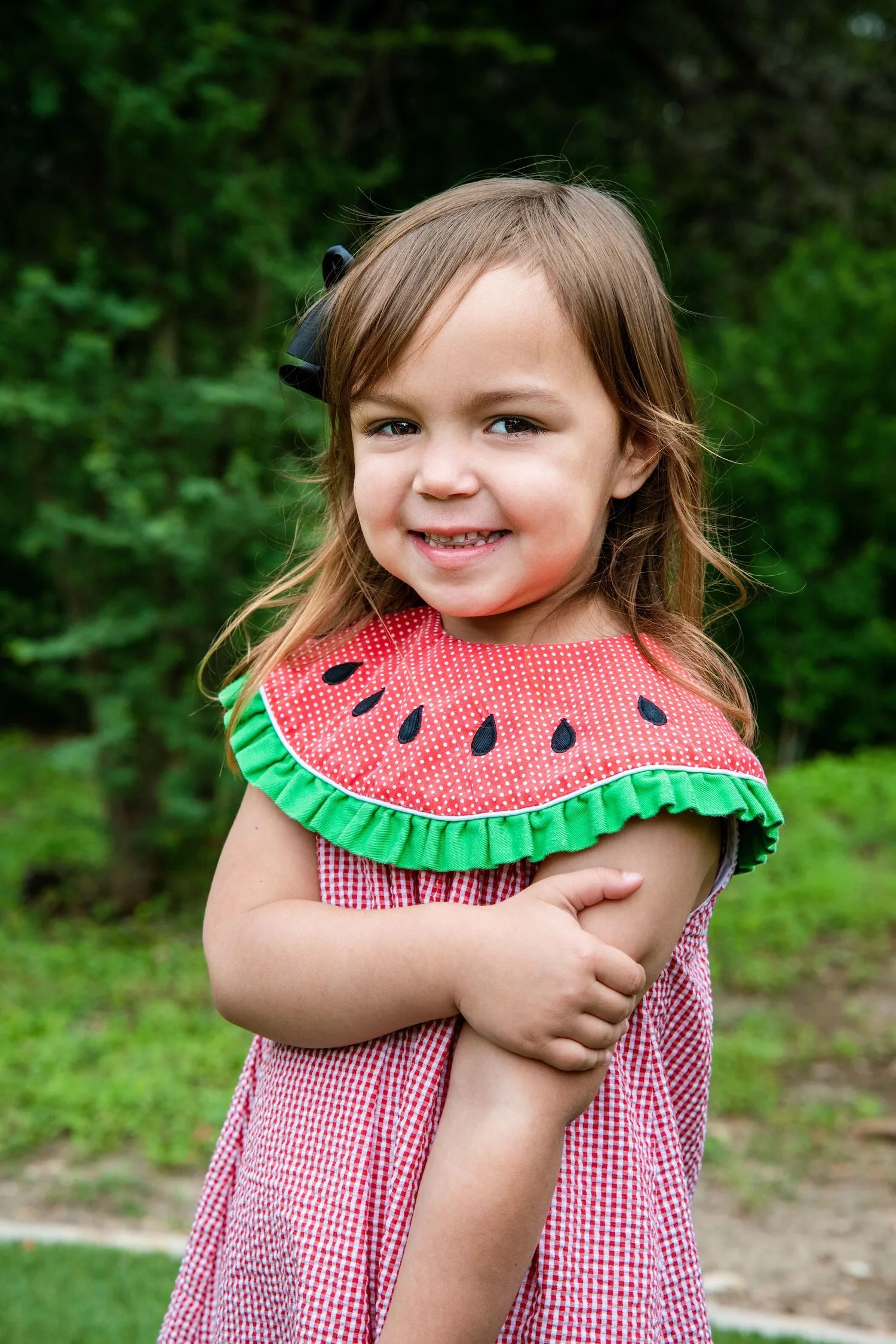 Natural-light outdoor preschool portrait 6