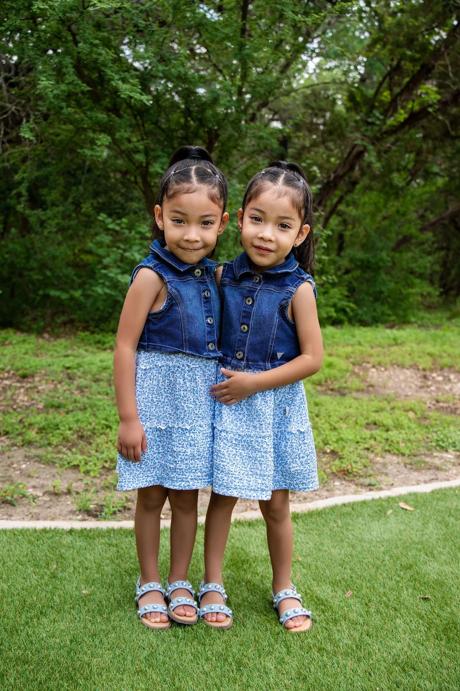Natural-light outdoor preschool portrait 3