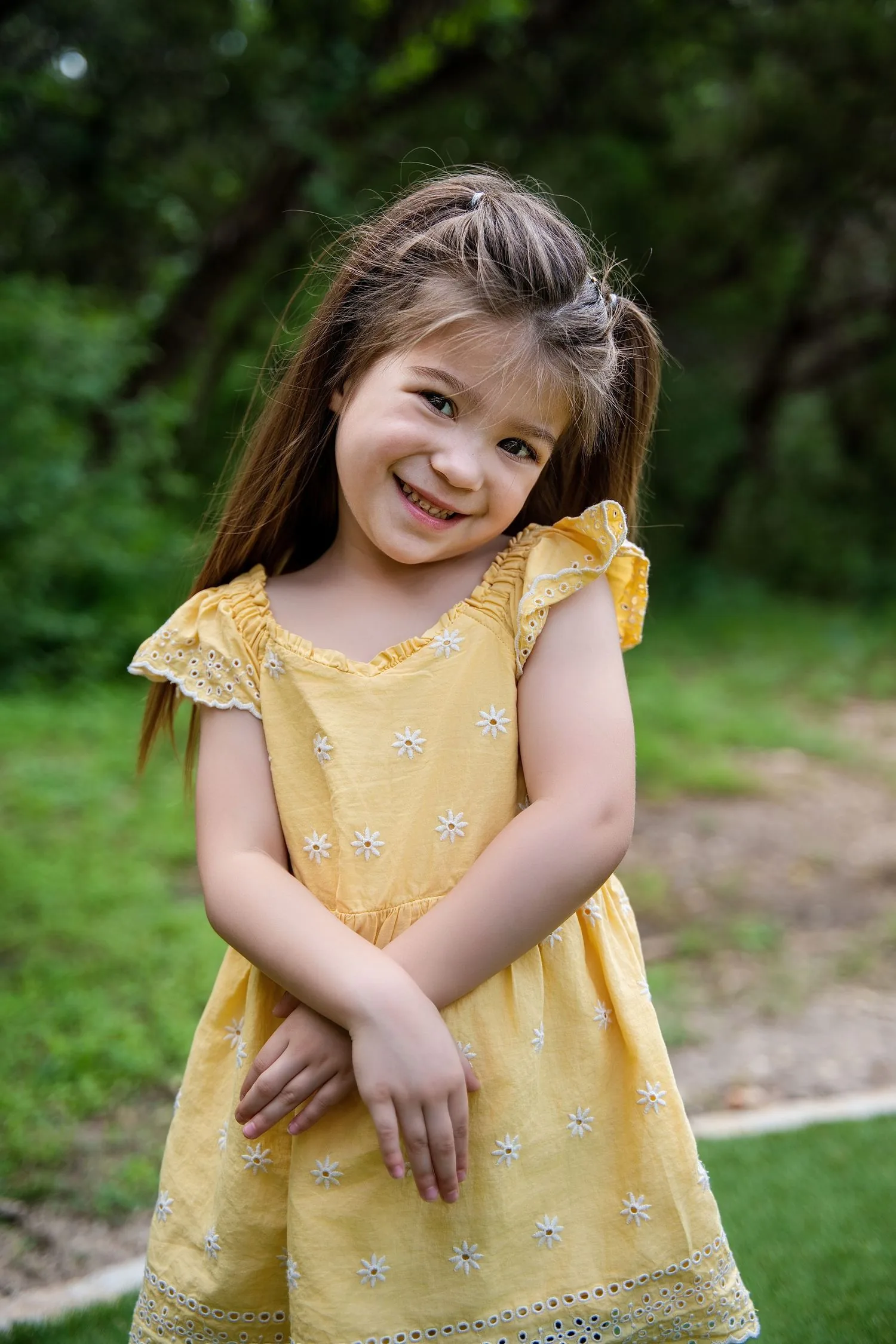 Natural-light outdoor preschool portrait 5