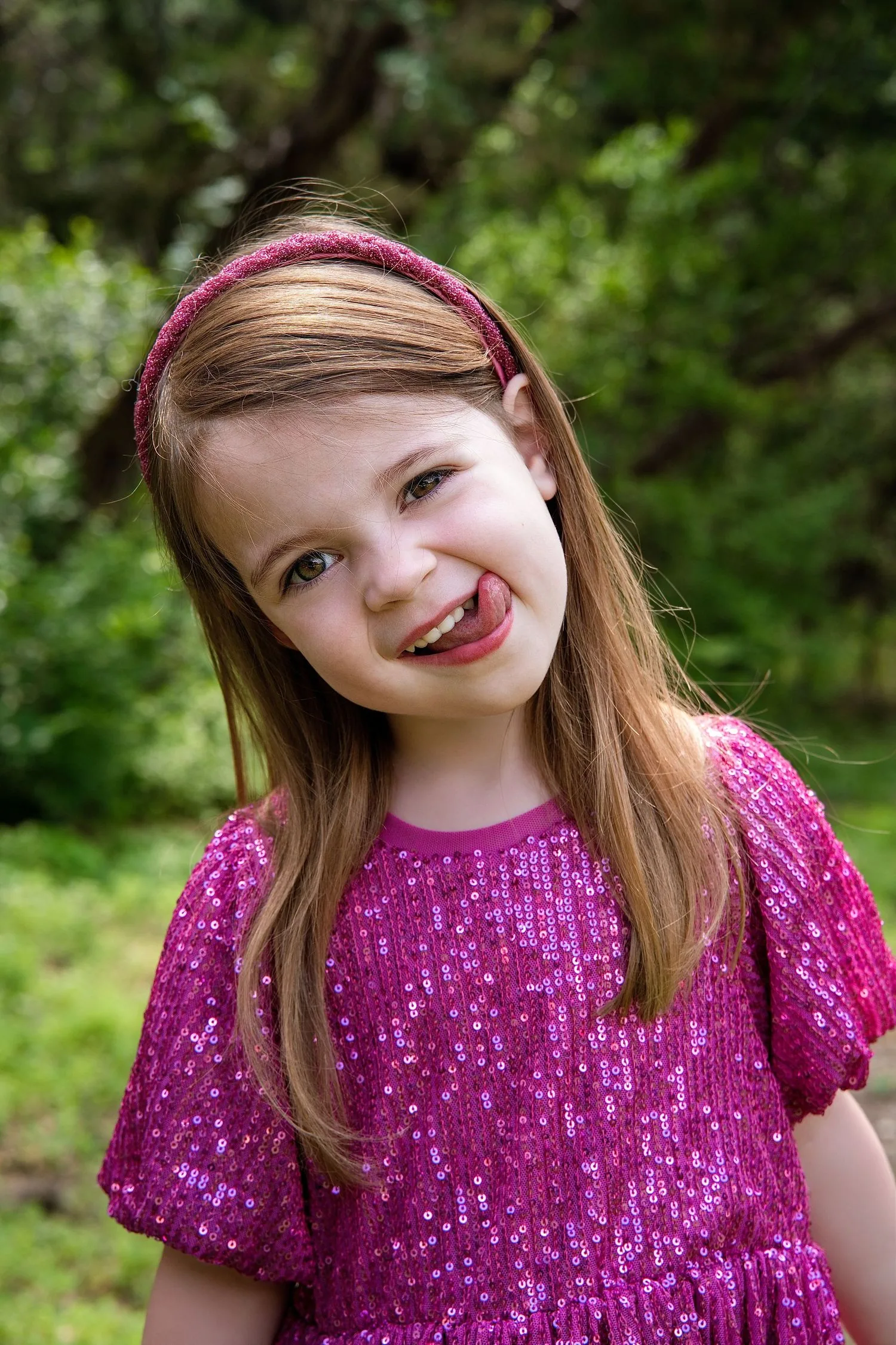 Natural-light outdoor preschool portrait 8